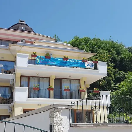 Bukor Shtepi Lux Apartamento Balchik