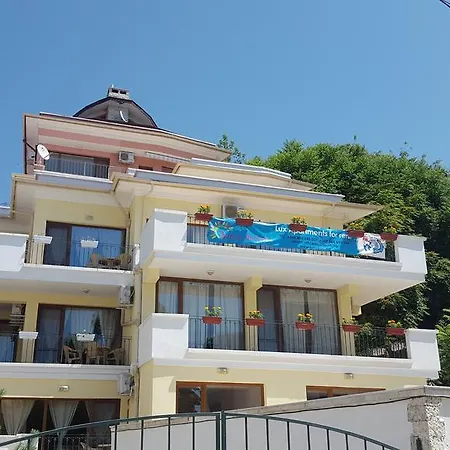 Bukor Shtepi Lux Apartamento